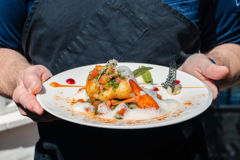 closeup van een gerecht met kreeft